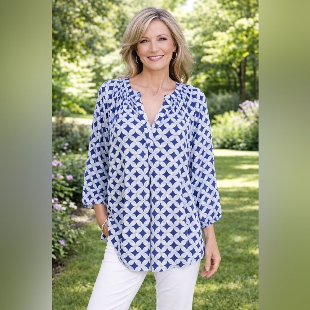 Crown & Ivy Blue and White Patterned Blouse XL